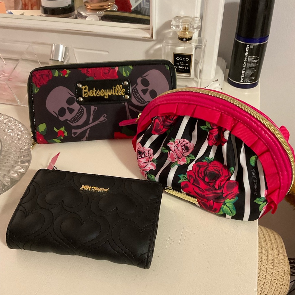 BETSEY JOHNSON Set of Three
